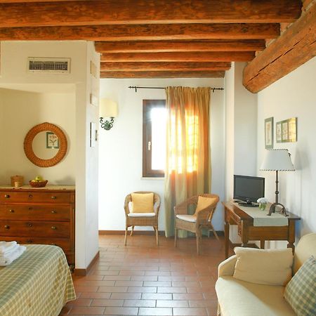 Вилла Agriturismo Tenuta La Pila Вилла-Бартоломея Номер фото